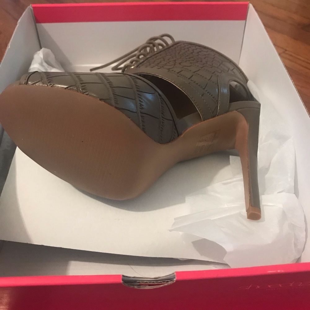 Shoes - Picture 3 of 3